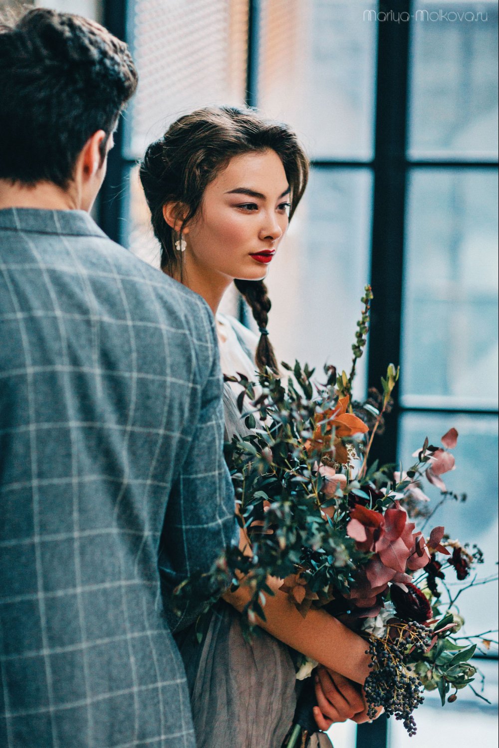 фотограф Нижний Новгород, стилизованная свадебная съёмка, студийная фотосессия, декор стола, свечи в декоре, образ невесты, образ жениха