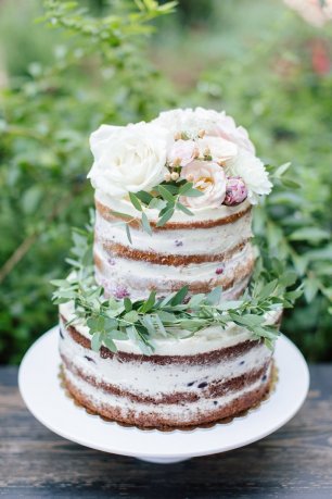 "Голый" торт, украшенный цветами