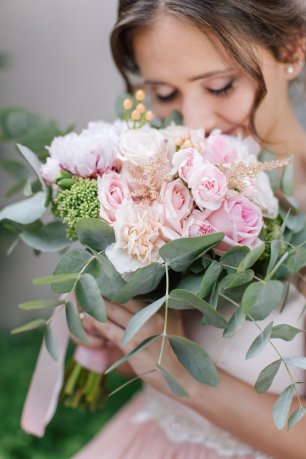 Нежный букет невесты с розочками