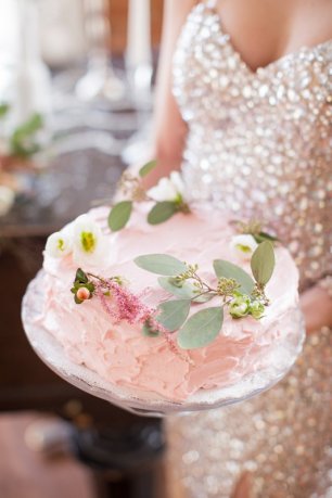 Розовый свадебный торт