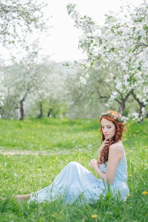 В яблоневом саду