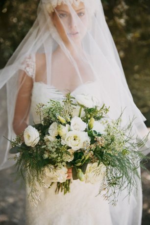 Длинная фата невесты