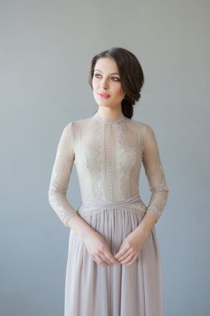 Бежевое платье невесты в винтажном стиле