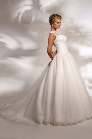 Свадебное платье с кружевным корсетом