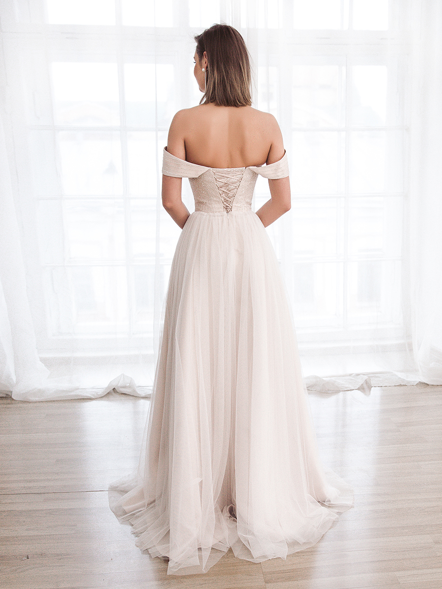 Свадебное платье Маргори
Узнайте подробнее об этой модели на нашем сайте:
https://www.vesnawedding.ru/katalog-svadebnyh-platev/..