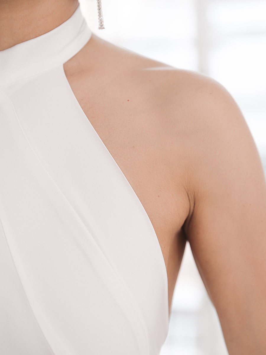 Узнайте подробнее об этой модели на нашем сайте: https://www.vesnawedding.ru/katalog-svadebnyh-platev/..

Скидка действует при покупке в первый день примерки.