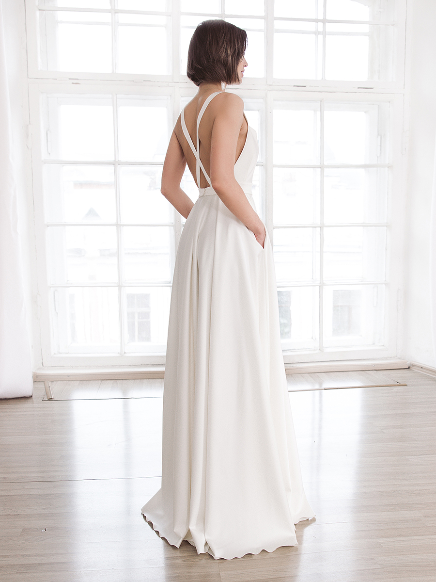 Узнайте подробнее об этой модели на нашем сайте: https://www.vesnawedding.ru/katalog-svadebnyh-platev/..

Скидка действует при покупке в первый день примерки.