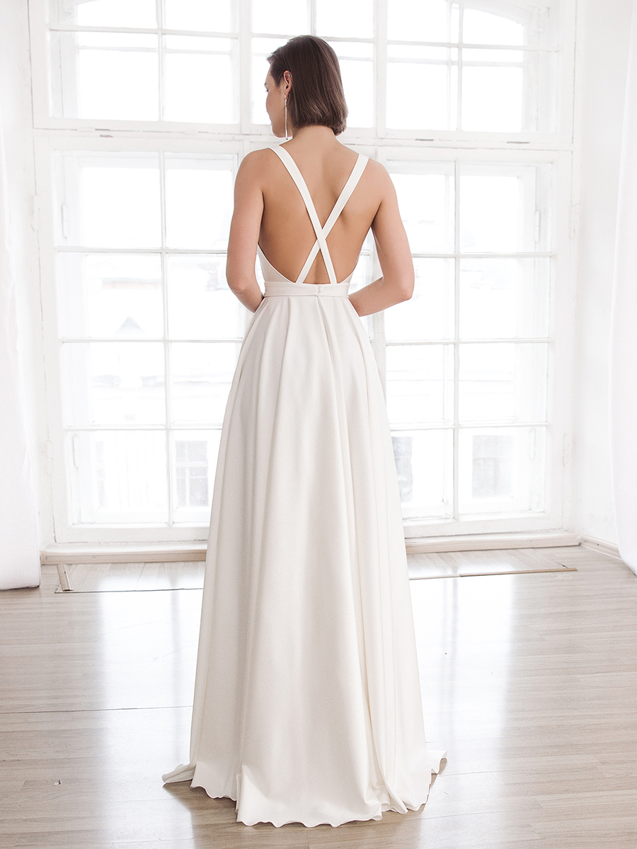 Узнайте подробнее об этой модели на нашем сайте: https://www.vesnawedding.ru/katalog-svadebnyh-platev/..

Скидка действует при покупке в первый день примерки.