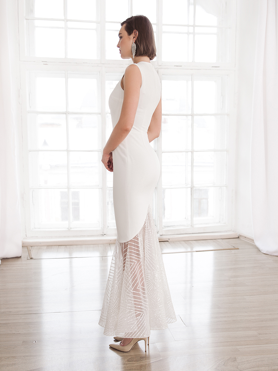 Узнайте подробнее об этой модели на нашем сайте: https://www.vesnawedding.ru/katalog-svadebnyh-platev/..

Скидка действует при покупке в первый день примерки.