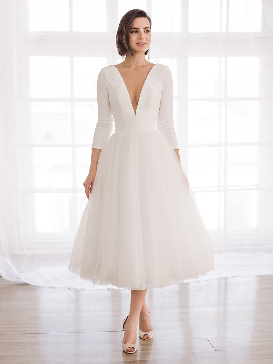 Узнайте подробнее об этой модели на нашем сайте:
https://www.vesnawedding.ru/katalog-svadebnyh-platev/..

Скидка действует при покупке в первый день примерки.