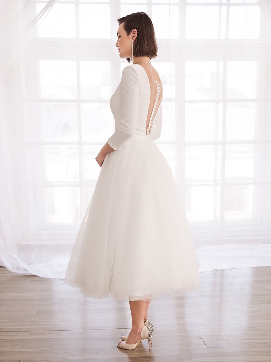 Узнайте подробнее об этой модели на нашем сайте:
https://www.vesnawedding.ru/katalog-svadebnyh-platev/..

Скидка действует при покупке в первый день примерки.