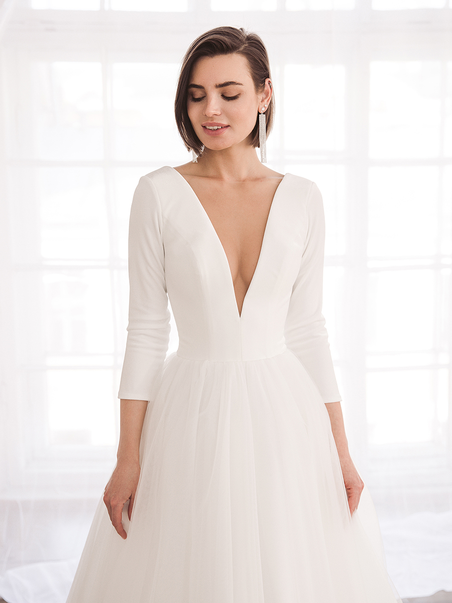 Узнайте подробнее об этой модели на нашем сайте:
https://www.vesnawedding.ru/katalog-svadebnyh-platev/..

Скидка действует при покупке в первый день примерки.