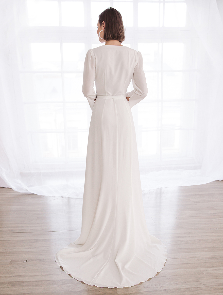 Узнайте подробнее об этой модели на нашем сайте: https://www.vesnawedding.ru/katalog-svadebnyh-platev/..

Скидка действует при покупке в первый день примерки.