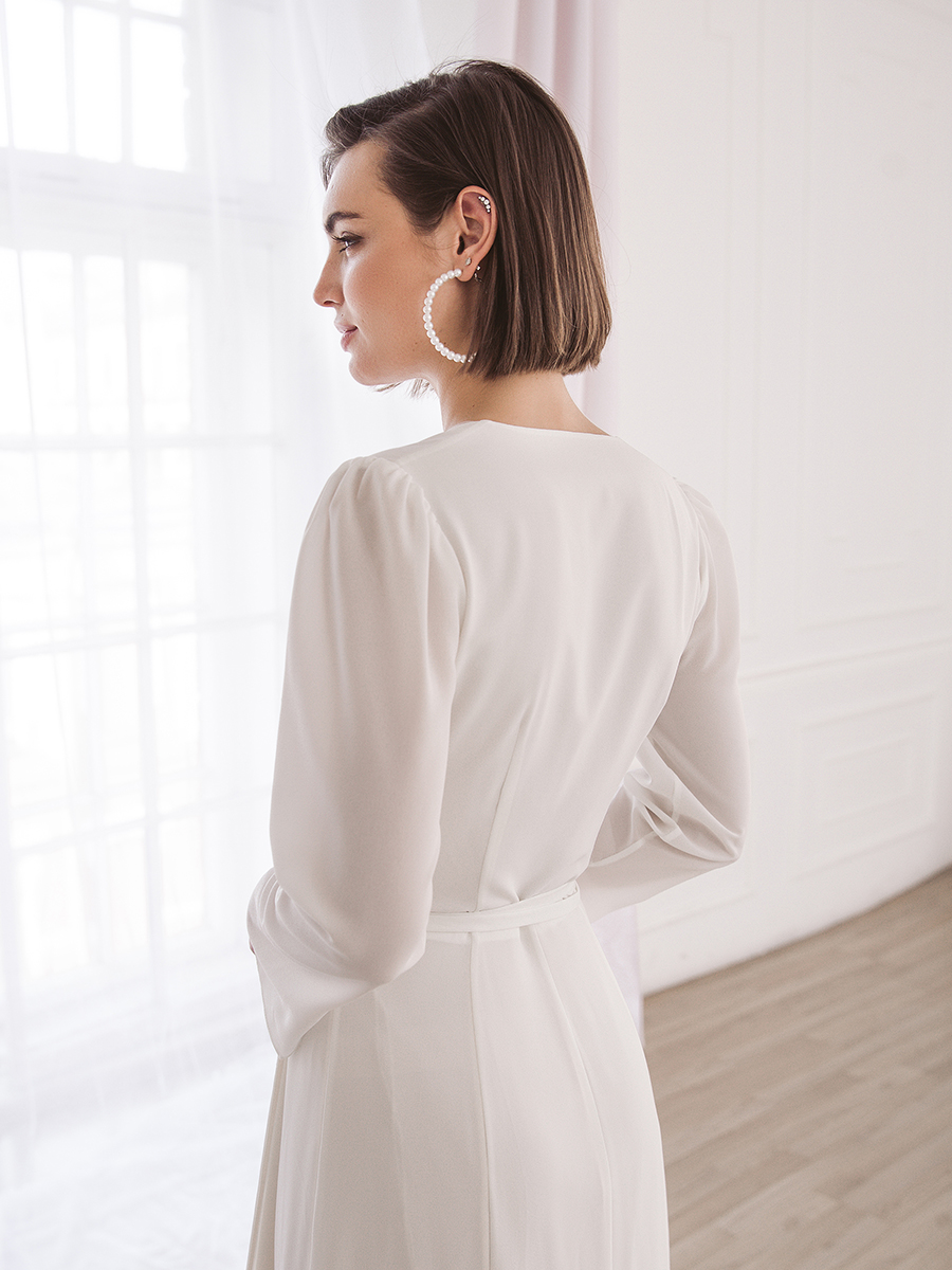 Узнайте подробнее об этой модели на нашем сайте: https://www.vesnawedding.ru/katalog-svadebnyh-platev/..

Скидка действует при покупке в первый день примерки.