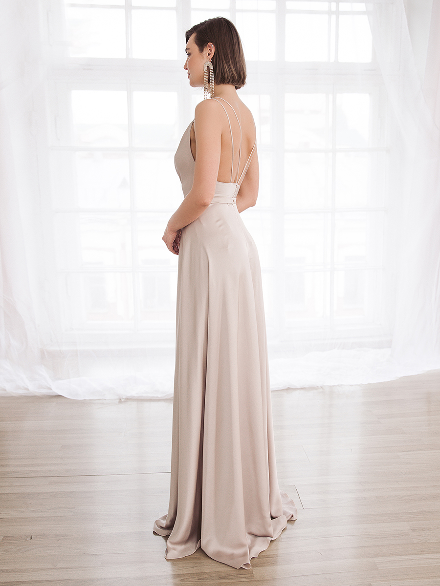 Узнайте подробнее об этой модели на нашем сайте: https://www.vesnawedding.ru/katalog-svadebnyh-platev/..

Скидка действует при покупке в первый день примерки.