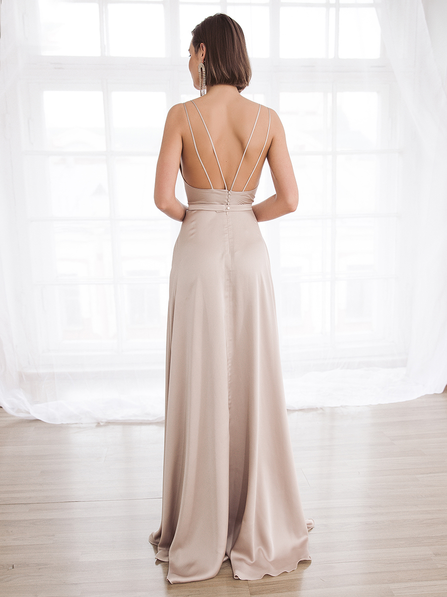 Узнайте подробнее об этой модели на нашем сайте: https://www.vesnawedding.ru/katalog-svadebnyh-platev/..

Скидка действует при покупке в первый день примерки.