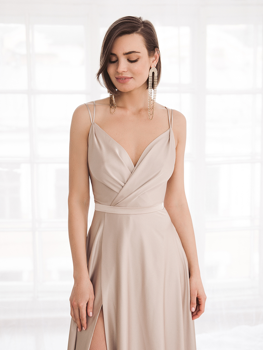 Узнайте подробнее об этой модели на нашем сайте: https://www.vesnawedding.ru/katalog-svadebnyh-platev/..

Скидка действует при покупке в первый день примерки.