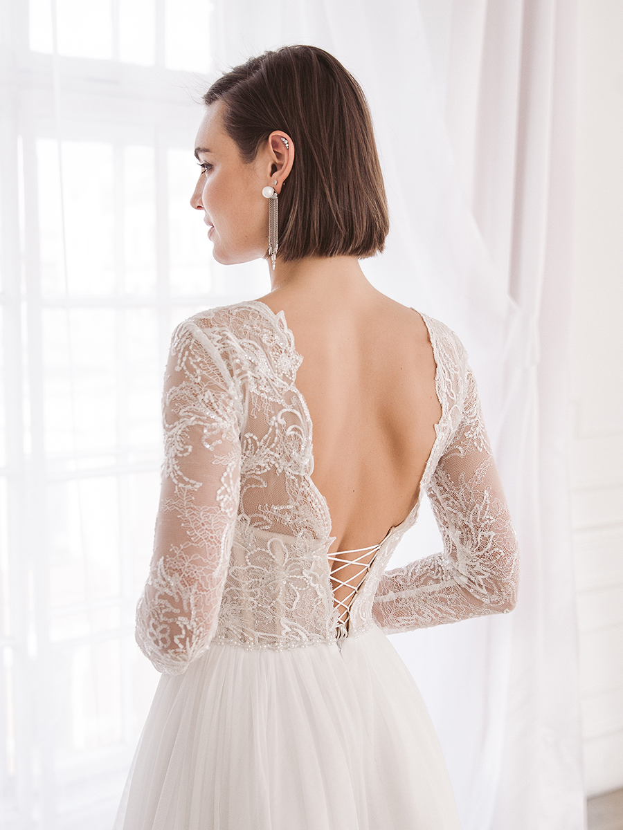 Узнайте подробнее об этой модели на нашем сайте: https://www.vesnawedding.ru/katalog-svadebnyh-platev/..

Скидка действует при покупке в первый день примерки.