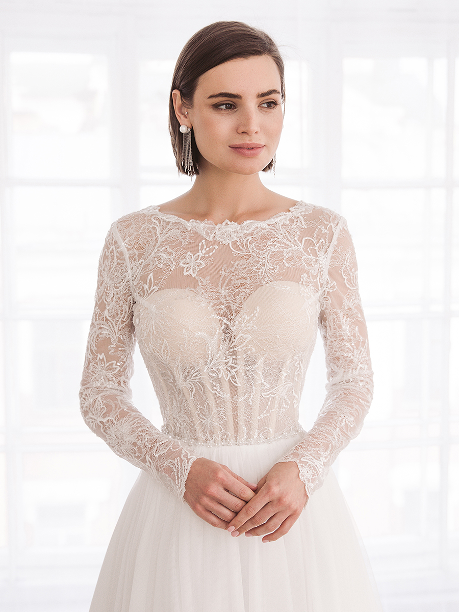 Узнайте подробнее об этой модели на нашем сайте: https://www.vesnawedding.ru/katalog-svadebnyh-platev/..

Скидка действует при покупке в первый день примерки.