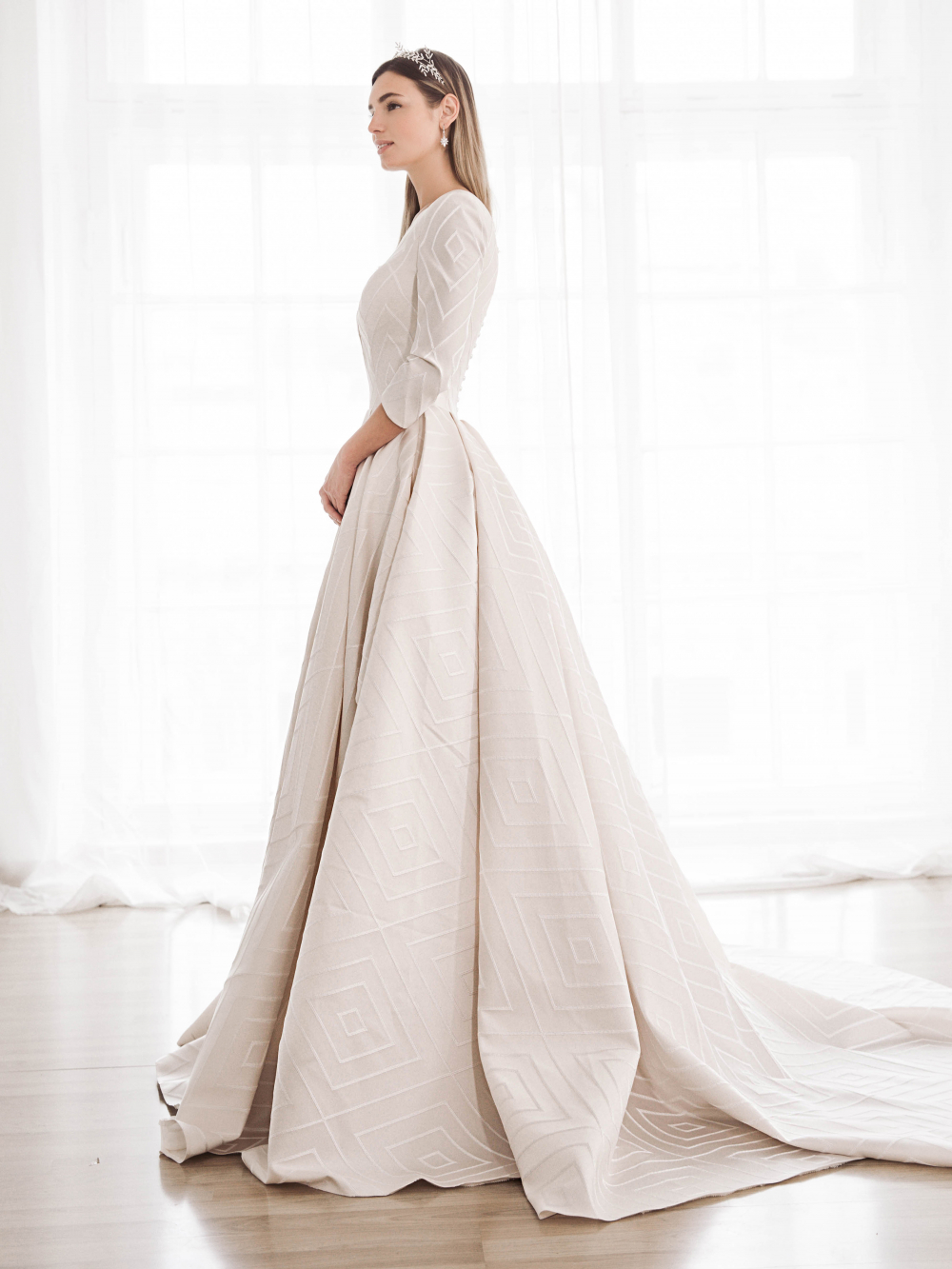 Свадебное платье Ребекка
Узнайте подробнее об этой модели на нашем сайте:
https://www.vesnawedding.ru/katalog-svadebnyh-platev/..