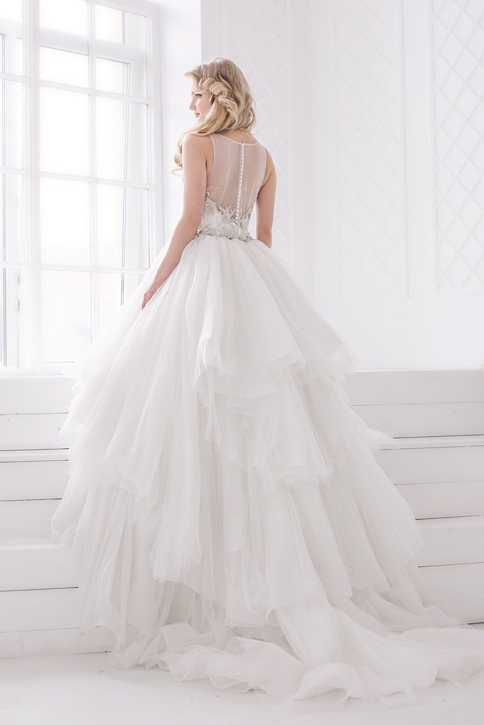 Свадебное платье Грандиоза
http://www.vesnawedding.ru/katalog-svadebnyh-platev/svadebnoe-plate-grandioza