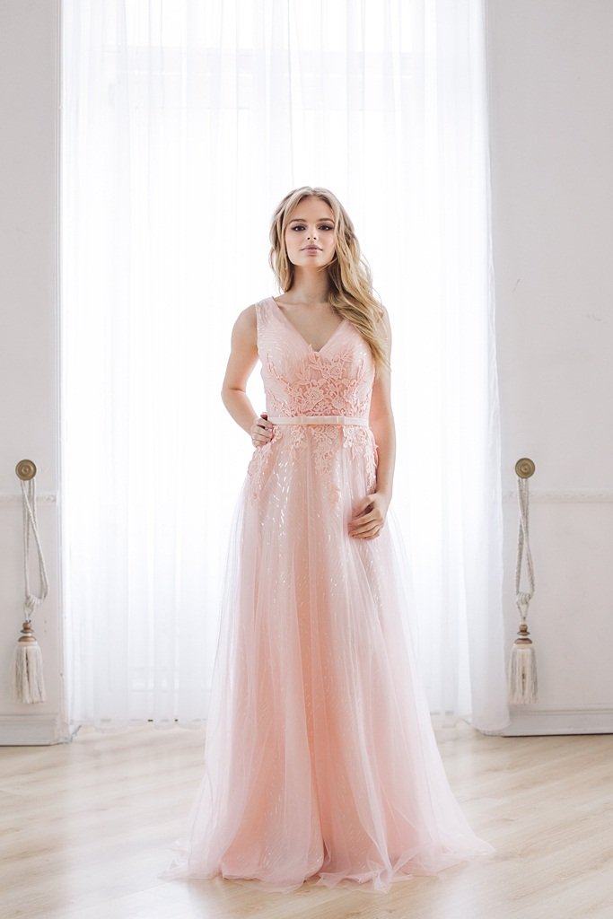 Свадебное платье Рузана
http://www.vesnawedding.ru/katalog-svadebnyh-platev/svadebnoe-plate-ruzana