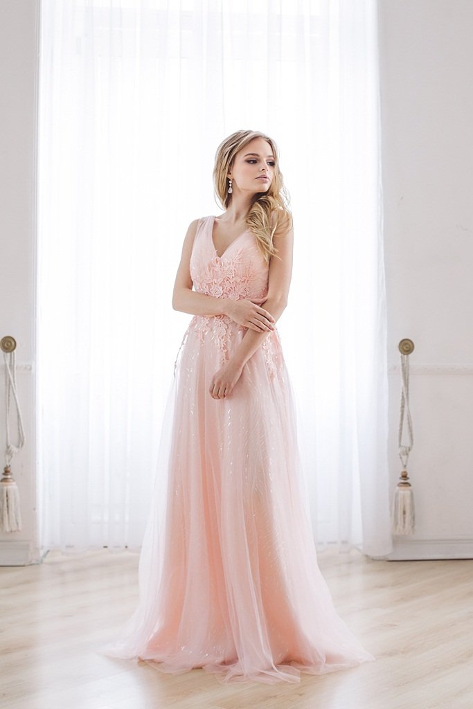 Свадебное платье Рузана
http://www.vesnawedding.ru/katalog-svadebnyh-platev/svadebnoe-plate-ruzana