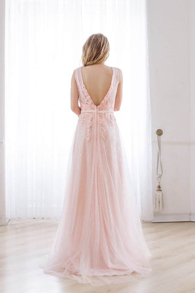 Свадебное платье Рузана
http://www.vesnawedding.ru/katalog-svadebnyh-platev/svadebnoe-plate-ruzana