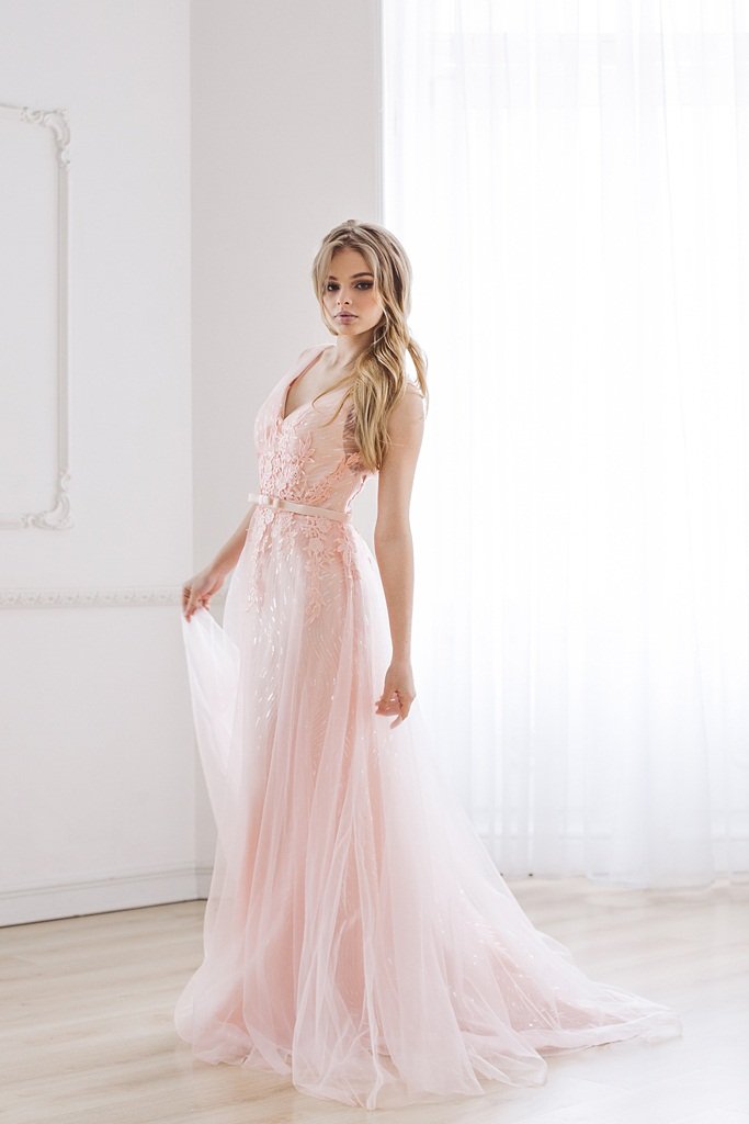 Свадебное платье Рузана
http://www.vesnawedding.ru/katalog-svadebnyh-platev/svadebnoe-plate-ruzana