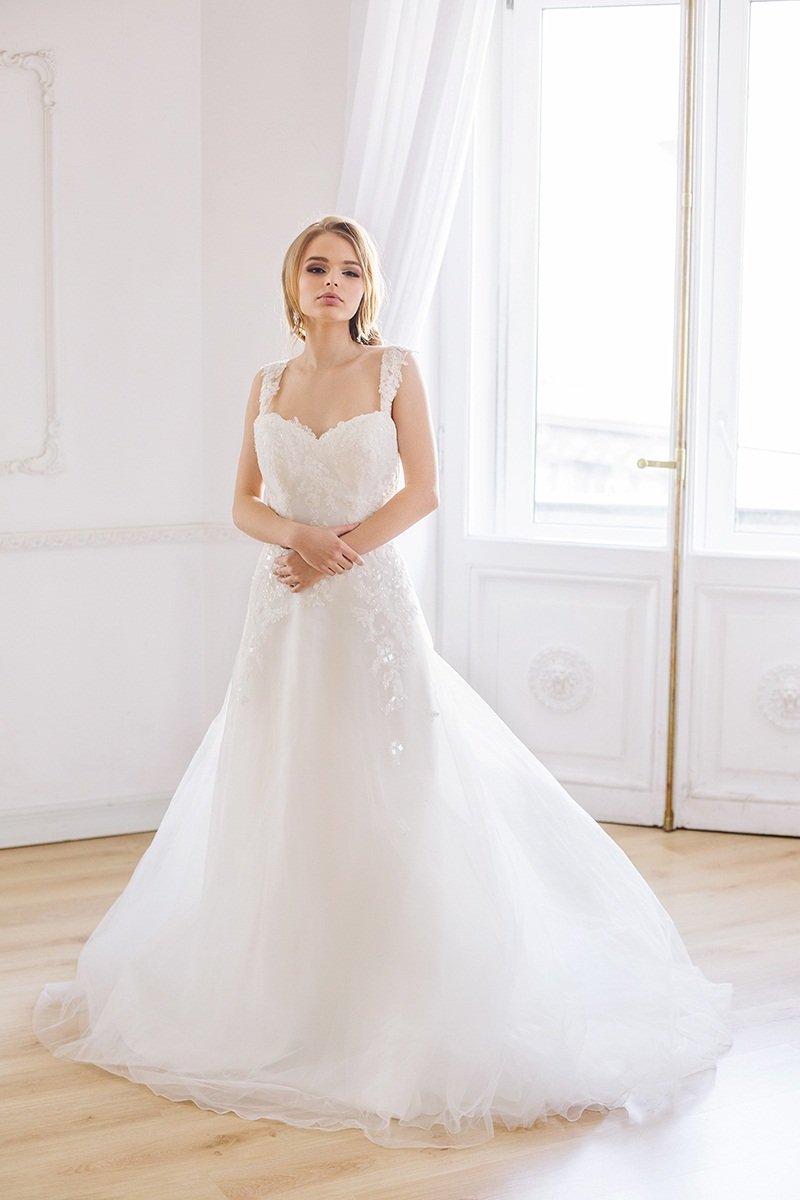 Свадебное платье Энжил
http://www.vesnawedding.ru/katalog-svadebnyh-platev/svadebnoe-plate-enzhil