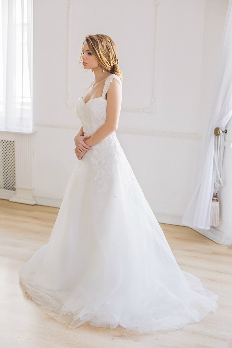 Свадебное платье Энжил
http://www.vesnawedding.ru/katalog-svadebnyh-platev/svadebnoe-plate-enzhil