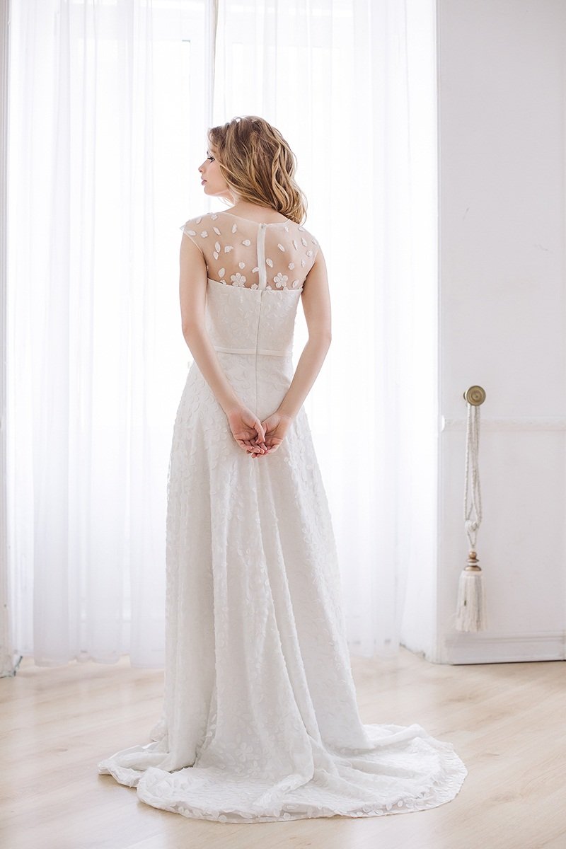 Свадебное платье Модеста
http://www.vesnawedding.ru/katalog-svadebnyh-platev/svadebnoe-plate-modesta