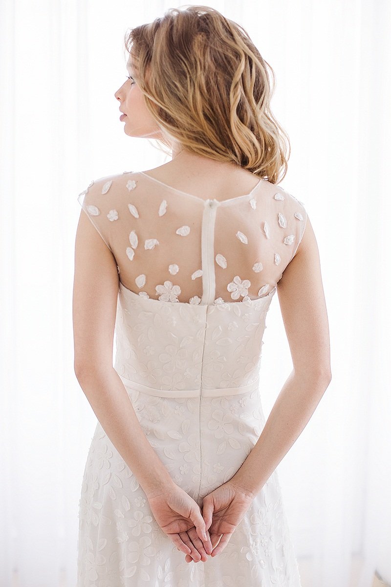 Свадебное платье Модеста
http://www.vesnawedding.ru/katalog-svadebnyh-platev/svadebnoe-plate-modesta