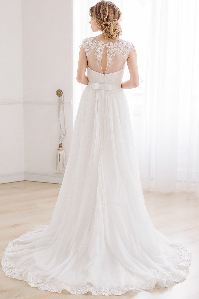 Свадебное платье Поли
http://www.vesnawedding.ru/katalog-svadebnyh-platev/svadebnoe-plate-poli