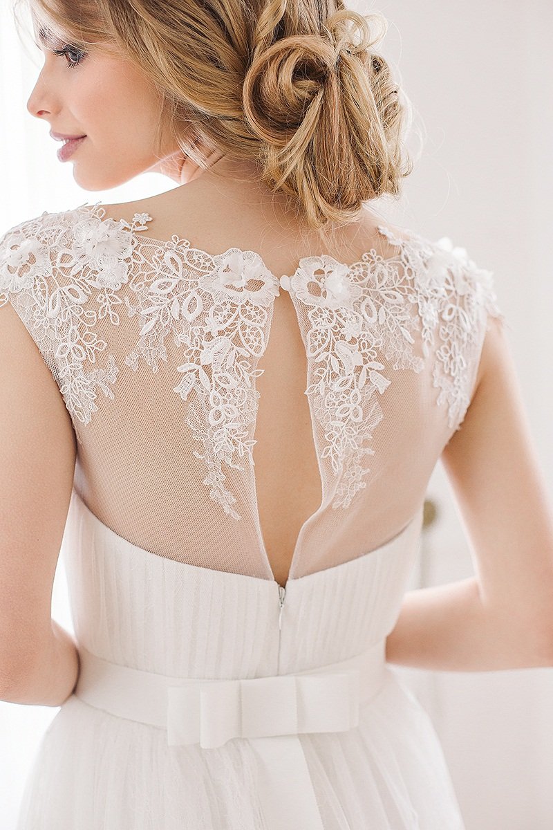 Свадебное платье Поли
http://www.vesnawedding.ru/katalog-svadebnyh-platev/svadebnoe-plate-poli