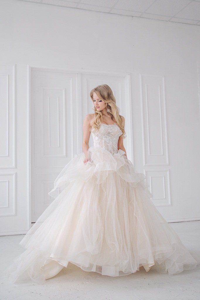 Свадебное платье Антуанетта 
http://www.vesnawedding.ru/katalog-svadebnyh-platev/svadebnoe-plate-antuanetta