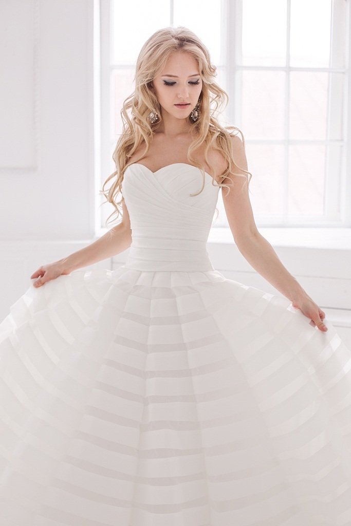 Свадебное платье Дезире
http://www.vesnawedding.ru/katalog-svadebnyh-platev/svadebnoe-plate-dezire