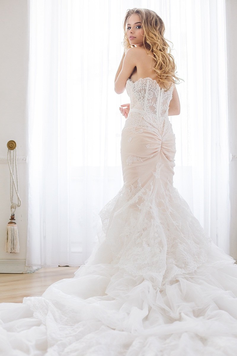 Свадебное платье Жозефина
http://www.vesnawedding.ru/katalog-svadebnyh-platev/svadebnoe-plate-zhozefina