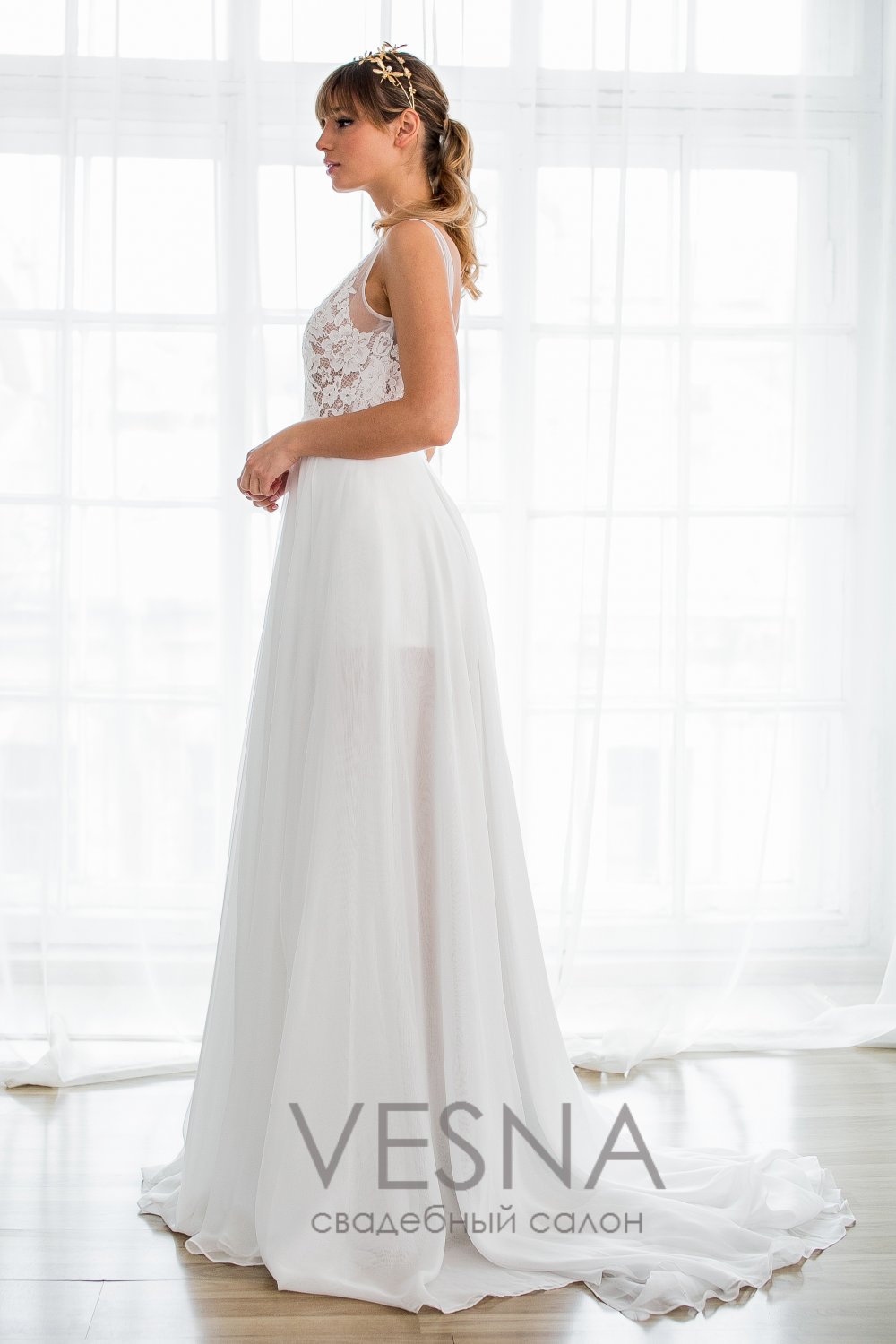 Свадебное платье Уна
http://www.vesnawedding.ru/katalog-svadebnyh-platev/svadebnoe-plate-una