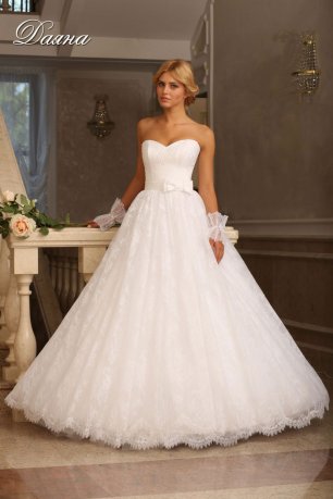 Платье из французского кружева Шантильи, красивый вырез на груди