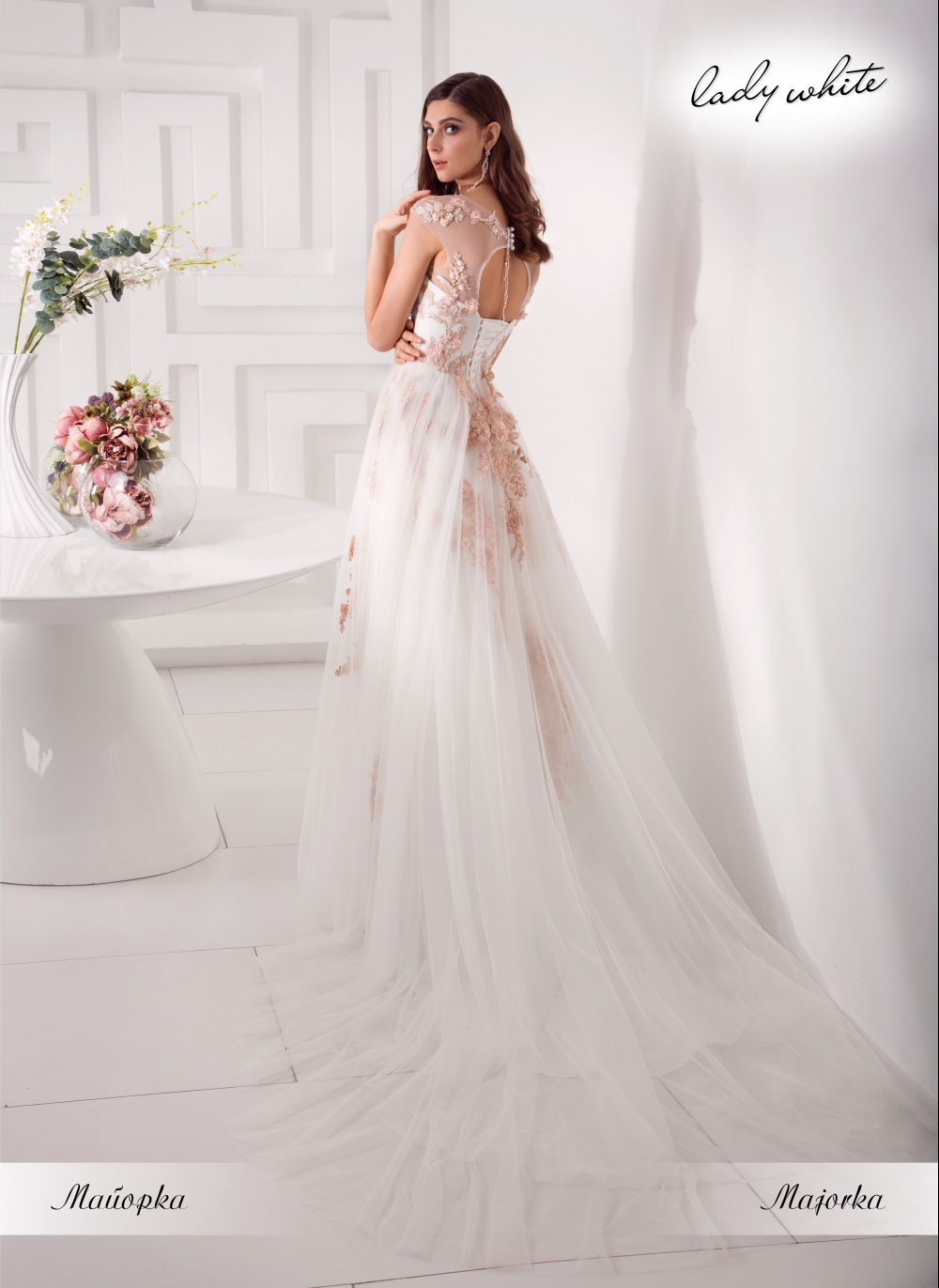 Новая коллекция свадебных платьев Lady White 2018 