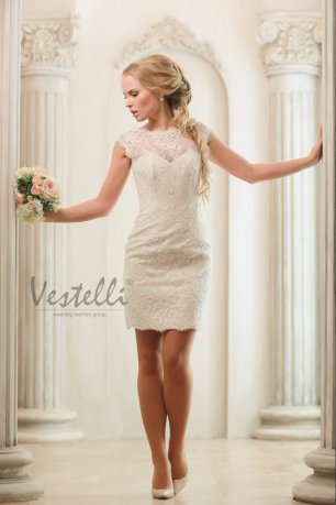 Короткое кружевное платье невесты
