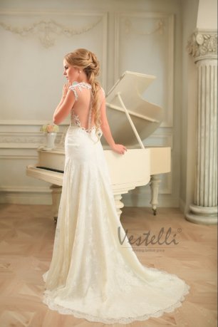 Платье невесты с открытой спиной