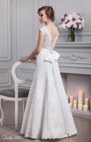 Свадебное платье на шнуровке с бантом