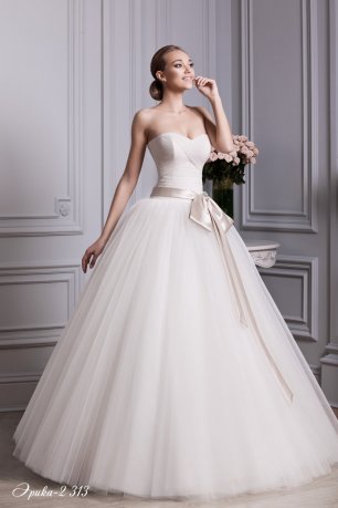 Свадебное платье с драпированным корсетом