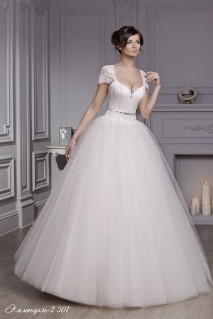 Свадебное платье с круглым вырезом и маленькими рукавами