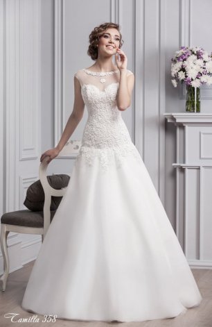 Свадебное платье с низким корсетом