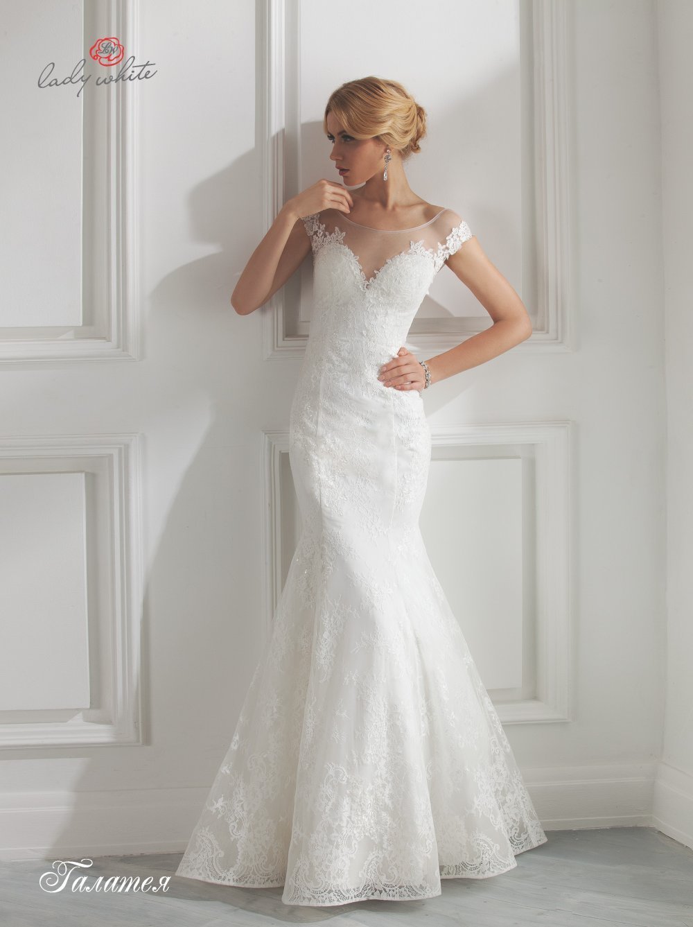 Платье свадебное "Lady White Universe Галатея" - очаровательный вариант для Вашего бракосочетания.
В таком платье комфорт, восхищенные взгляды, комплименты и гордость жениха Вами гарантированы. 
Ткань: гипюр гладь, шантильи вышитое, сетка эластичная