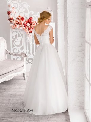 Свадебное платье с открытой спиной