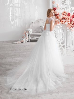 Свадебное платье с открытой спиной